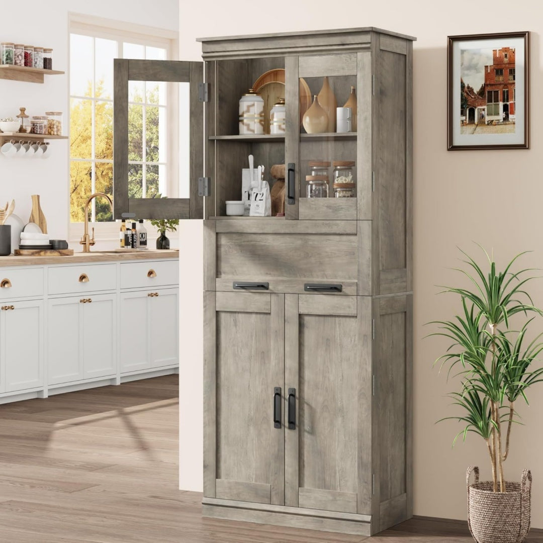 Fonctionnel meuble colonne avec des etageres reglables en hauteur
